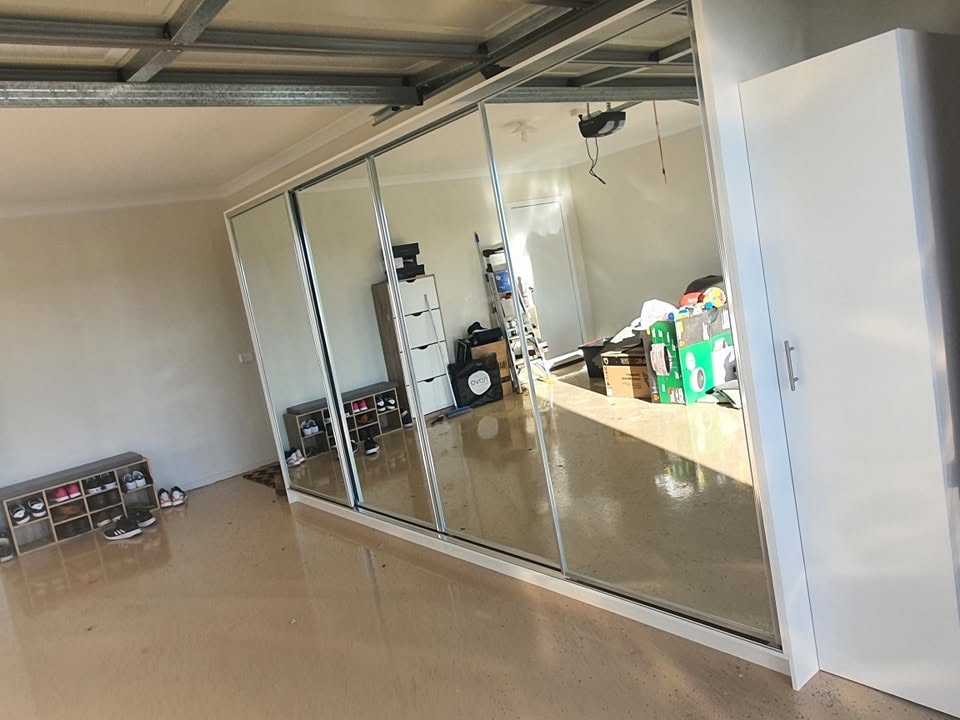 Floor-to-ceiling mirror wardrobe
